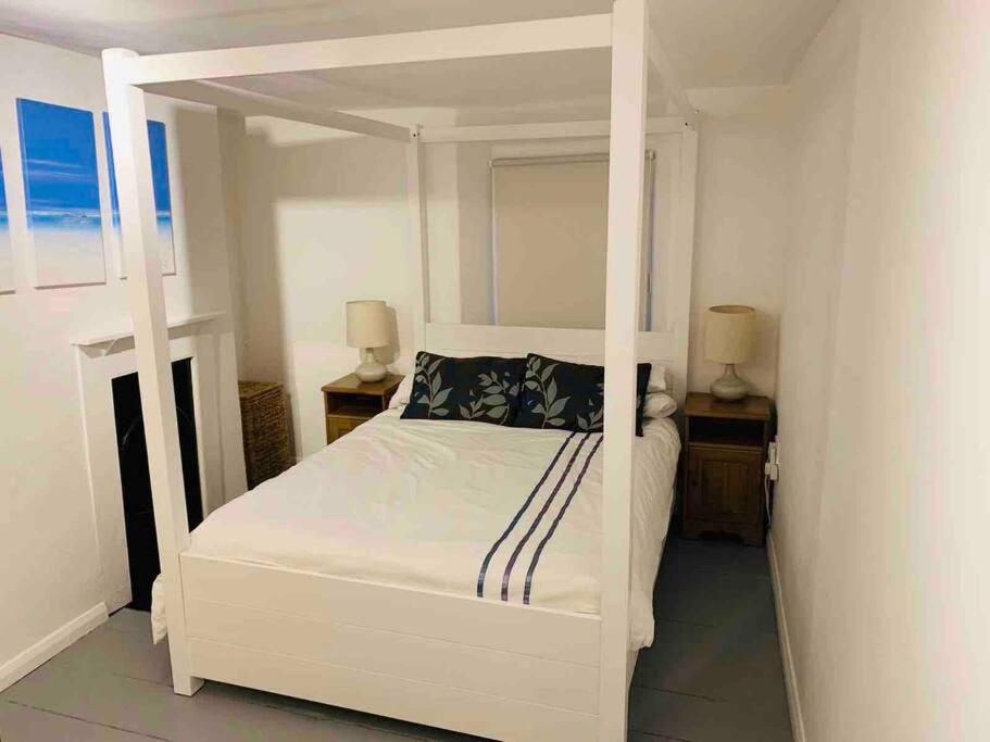Cosy Private Cottage Near Beach Илфракомб Екстериор снимка